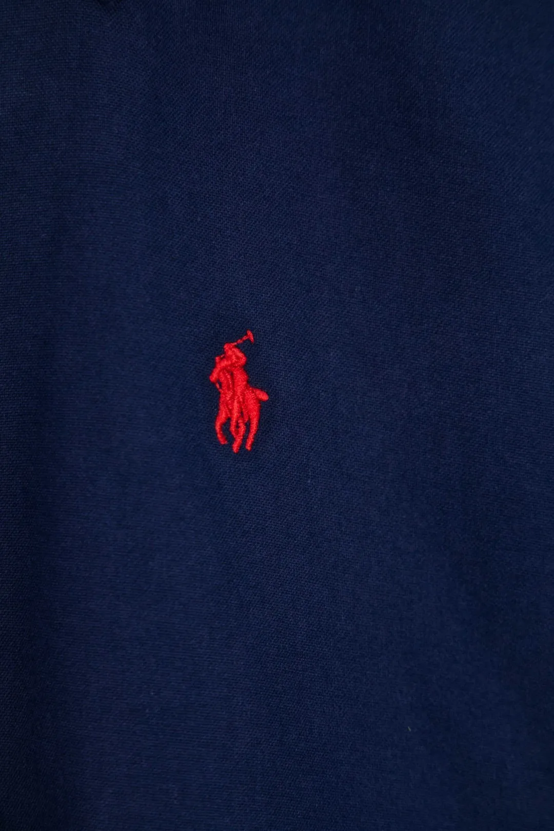 🅿️250 New: Style number: B141 Ralph Lauren/Ralph Lauren classic small label couple's long-sleeved shirt 1️⃣ Made of high-quality fabrics, the upper body is soft and comfortable, extremely delicate, and feels solid, smooth and soft. The fabric has the characteristics of being wrinkle-free and has an invincible feel. The details are perfectly handled! 2️⃣The workmanship details are perfectly controlled. They are all hemmed with vest technology, and the inside of the sleeves are also used. Different from the four-needle and five-thread workmanship, the collars are also all designed with interlining, showing high-end fashion and individuality, and the style is fashionable, simple and elegant! 3️⃣It is very youthful and energetic, and can be easily worn by both men and women. It is very in line with the fashion aesthetic concepts of today's young people! Color: Black, White, Navy Size: S, M, L, XL